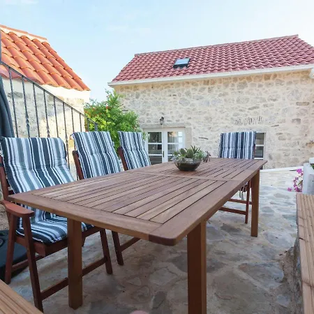 In With Pool Near * ポドゥゴラ