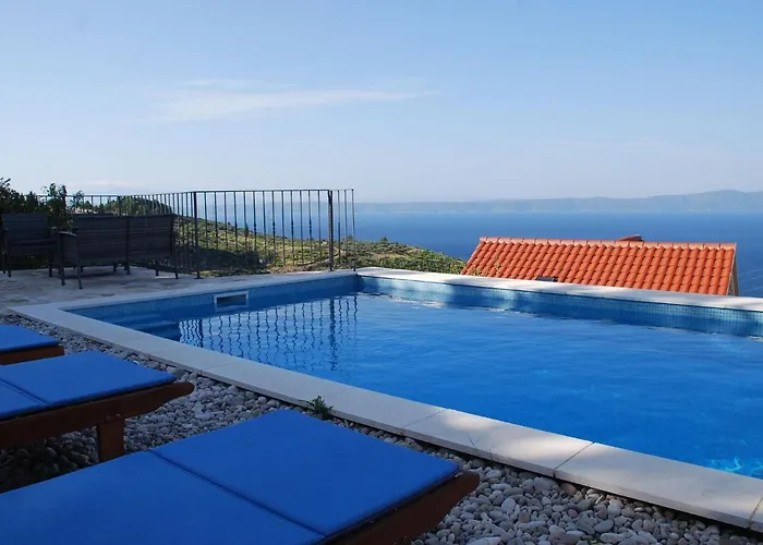 Βίλα In With Pool Near *