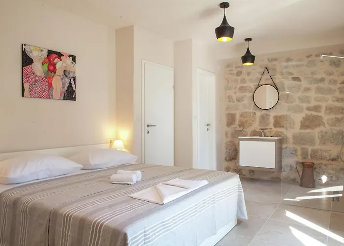 Βίλα In With Pool Near