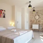 Villa In With Pool Near
